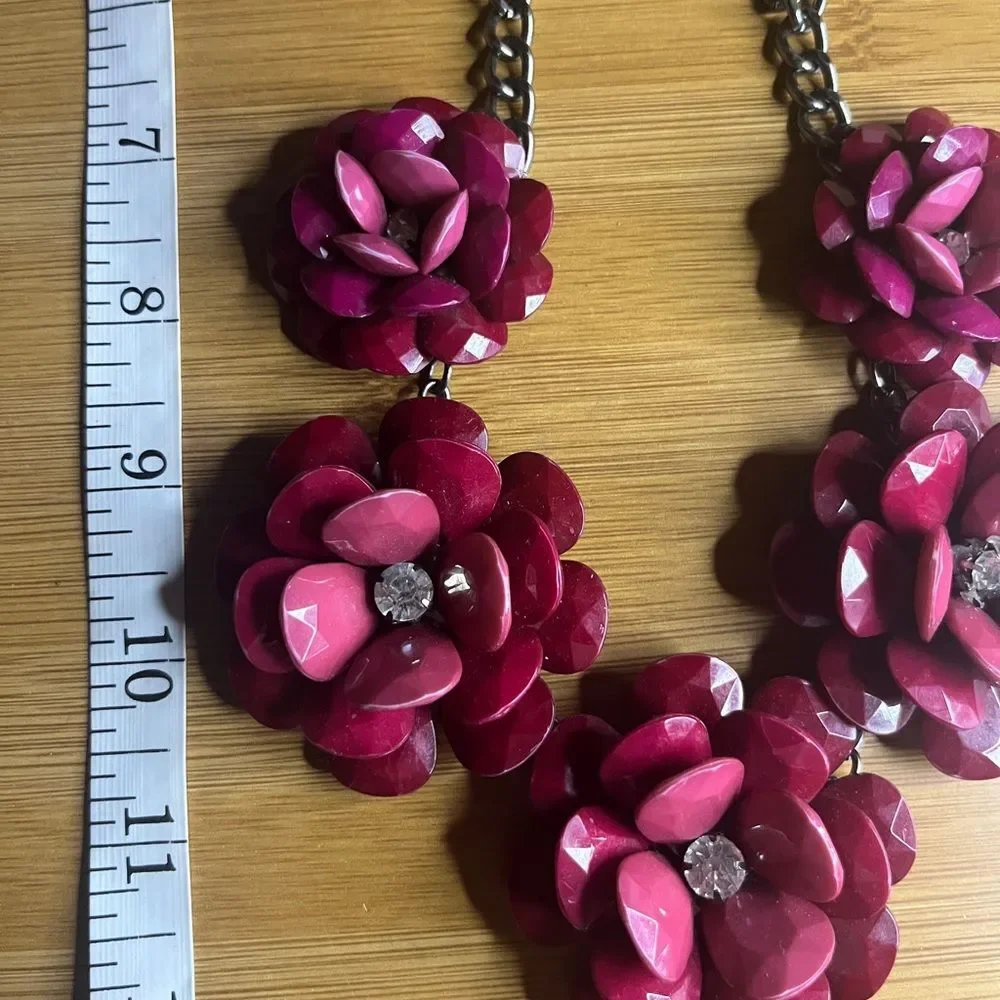 Chic Floral Necklace with Pink Rhinestone Flower Blooms